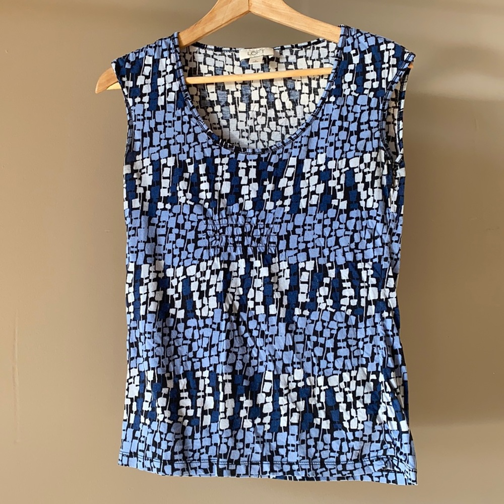 Cap sleeve, geometric print shades of blue LOFT shirt